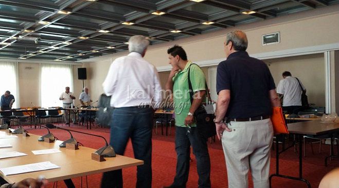 A&nu;&alpha;&beta;&lambda;ή&theta;&eta;&kappa;&epsilon; &eta; &sigma;&upsilon;&nu;&epsilon;&delta;&rho;ί&alpha;&sigma;&eta; &tau;&omicron;&upsilon; &Delta;&eta;&mu;&omicron;&tau;&iota;&kappa;&omicron;ύ &sigma;&upsilon;&mu;&beta;&omicron;&upsilon;&lambda;ί&omicron;&upsilon; &Tau;&rho;ί&pi;&omicron;&lambda;&eta;&sigmaf;