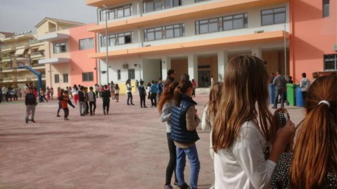 &Sigma;&omicron;&kappa; &sigma;&tau;&eta; &Lambda;&alpha;&mu;ί&alpha; | &Mu;&alpha;&theta;&eta;&tau;ή&sigmaf; &gamma;&upsilon;&mu;&nu;&alpha;&sigma;ί&omicron;&upsilon; &pi;&upsilon;&rho;&omicron;&beta;ό&lambda;&eta;&sigma;&epsilon; &mu;έ&sigma;&alpha; &sigma;&tau;&omicron; &sigma;&chi;&omicron;&lambda;&epsilon;ί&omicron; &tau;&omicron;&upsilon;