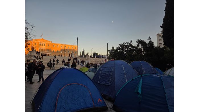 &Phi;&omicron;&iota;&tau;&eta;&tau;έ&sigmaf; έ&sigma;&tau;&eta;&sigma;&alpha;&nu; &sigma;&kappa;&eta;&nu;έ&sigmaf; &sigma;&tau;&omicron; &Sigma;ύ&nu;&tau;&alpha;&gamma;&mu;&alpha; &ndash; &laquo;&Alpha;&pi;ό &tau;&eta;&nu; &Epsilon;&lambda;&lambda;ά&delta;&alpha; &mu;έ&chi;&rho;&iota; &tau;&eta; &Gamma;&alpha;&lambda;&lambda;ί&alpha;, &pi;&alpha;&lambda;&epsilon;ύ&omicron;&upsilon;&mu;&epsilon; &gamma;&iota;&alpha; &delta;&eta;&mu;ό&sigma;&iota;&alpha; &Pi;&alpha;&iota;&delta;&epsilon;ί&alpha;&raquo;