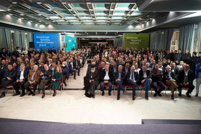 Τζιούμης: "Δεν έχει ξαναγίνει τέτοια συγκέντρωση τα τελευταία χρόνια στο Πνευματικό Κέντρο. Άνοιξαν τρεις αίθουσες για τον κόσμο. Ήταν πάνω από 1500 άτομα"