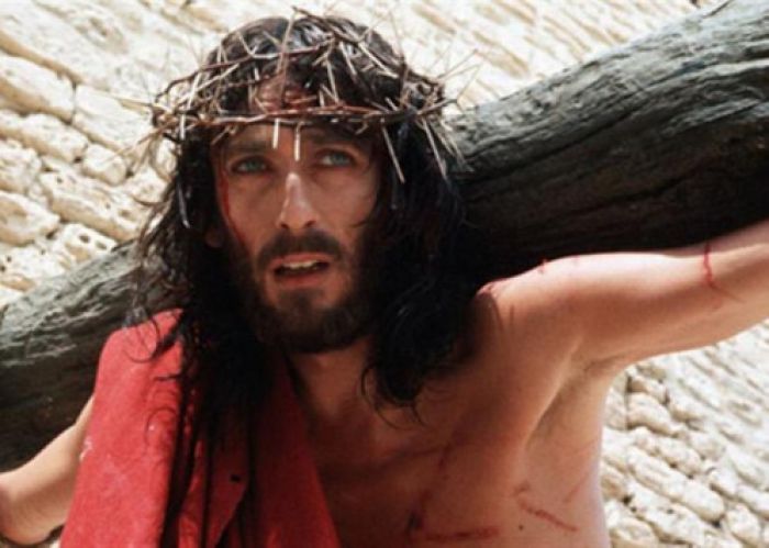 Ο Ιησούς από τη Ναζαρέτ: Πώς είναι σήμερα ο 71χρονος Robert Powell