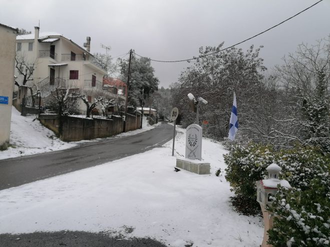 &Eta; &chi;&iota;&omicron;&nu;&iota;&sigma;&mu;έ&nu;&eta; &Kappa;&epsilon;&rho;&alpha;&sigma;&iota;ά! (&epsilon;&iota;&kappa;ό&nu;&epsilon;&sigmaf;)