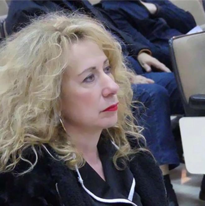 Μπούζα: &quot;Τελικά τα παντελόνια είναι… δύσκολο ρούχο&quot;!