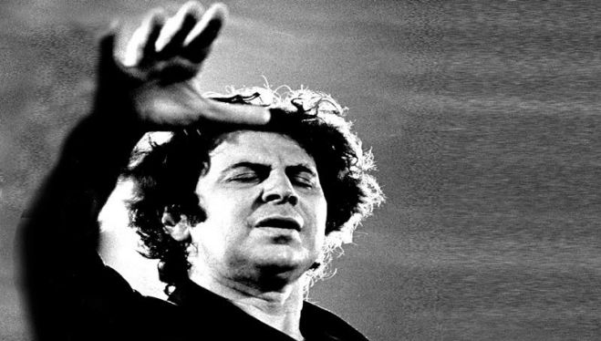 &Pi;έ&tau;&rho;&omicron;&sigmaf; &Tau;&alpha;&tau;&omicron;ύ&lambda;&eta;&sigmaf;: "&Omicron; &Mu;ί&kappa;&eta;&sigmaf; &tau;&omega;&nu; &Epsilon;&lambda;&lambda;ή&nu;&omega;&nu; &kappa;&alpha;&iota; &tau;&eta;&sigmaf; &Epsilon;&lambda;&lambda;ά&delta;&alpha;&sigmaf;, &theta;&alpha;&rho;&rho;&alpha;&lambda;έ&omicron;&sigmaf;, &tau;&omicron;&lambda;&mu;&eta;&rho;ό&sigmaf;, ά&phi;&omicron;&beta;&omicron;&sigmaf;"