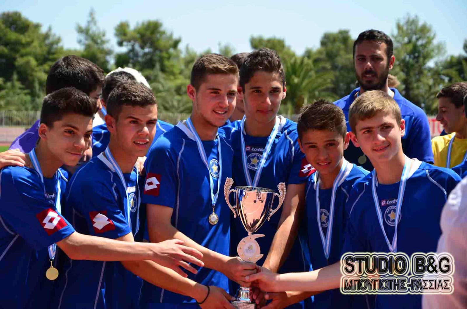 &Omicron; &Alpha;&sigma;&tau;έ&rho;&alpha;&sigmaf; &Tau;&rho;ί&pi;&omicron;&lambda;&eta;&sigmaf; &kappa;&upsilon;&pi;&epsilon;&lambda;&lambda;&omicron;ύ&chi;&omicron;&sigmaf; &tau;&omicron;&upsilon; "8&omicron;&upsilon; ATREUS PREMIER CUP" (&epsilon;&iota;&kappa;ό&nu;&epsilon;&sigmaf;)