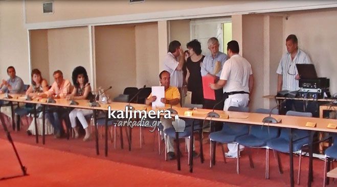 Αναβλήθηκε το Δημοτικό Συμβούλιο για την αξιολόγηση - Δεν πήγαν οι περισσότεροι σύμβουλοι! (vd)