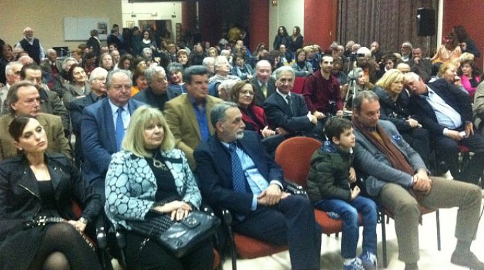 &Epsilon;ύ&eta; &Tau;&alpha;&tau;&omicron;ύ&lambda;&eta;: &laquo;&Omicron; &Alpha;&rho;&kappa;&alpha;&delta;&iota;&sigma;&mu;ό&sigmaf; &alpha;&pi;&alpha;&nu;&tau;ά &sigma;&tau;&omicron; &tau;&iota; &epsilon;ί&nu;&alpha;&iota; &sigma;ή&mu;&epsilon;&rho;&alpha; &pi;&alpha;&tau;&rho;&iota;&omega;&tau;&iota;&sigma;&mu;ό&sigmaf;&raquo; (vd)