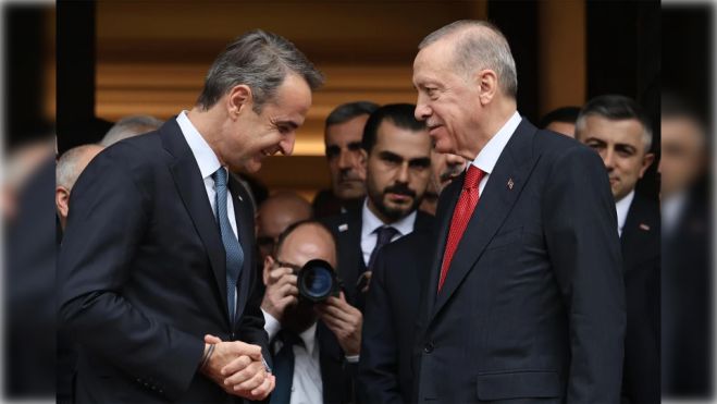Στην &quot;αγκαλιά&quot; του Ερντογάν, γυρίζει την πλάτη στην Άλωση της Τρίπολης