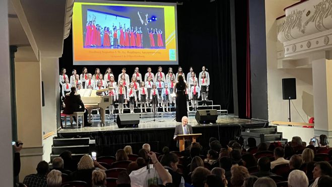 &Tau;&rho;ί&pi;&omicron;&lambda;&eta; | ''&Alpha;&nu;&alpha;&mu;έ&nu;&omicron;&nu;&tau;&alpha;&iota; 3.000 ά&tau;&omicron;&mu;&alpha; &sigma;&tau;&omicron; &ldquo;6&deg; &Pi;&alpha;&nu;&epsilon;&lambda;&lambda;ή&nu;&iota;&omicron; &Chi;&omicron;&rho;&omega;&delta;&iota;&alpha;&kappa;ό &Phi;&epsilon;&sigma;&tau;&iota;&beta;ά&lambda; &tau;&omicron;&upsilon; &Pi;&alpha;&nu;ό&sigmaf;&rdquo;!