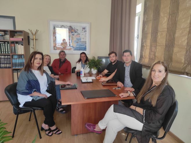 &Mu;&epsilon; &tau;&eta;&nu; &delta;&iota;&epsilon;&upsilon;&theta;ύ&nu;&tau;&rho;&iota;&alpha; &Pi;&rho;&omega;&tau;&omicron;&beta;ά&theta;&mu;&iota;&alpha;&sigmaf; &Epsilon;&kappa;&pi;&alpha;ί&delta;&epsilon;&upsilon;&sigma;&eta;&sigmaf; &Alpha;&rho;&kappa;&alpha;&delta;ί&alpha;&sigmaf; &sigma;&upsilon;&nu;&alpha;&nu;&tau;ή&theta;&eta;&kappa;&epsilon; &eta; &Nu;&omicron;&mu;&alpha;&rho;&chi;&iota;&alpha;&kappa;ή &tau;&omicron;&upsilon; &Pi;&Alpha;&Sigma;&Omicron;&Kappa;