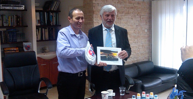 &Tau;&omicron;&upsilon;&rho;&iota;&sigma;&tau;&iota;&kappa;ή &sigma;&upsilon;&nu;&epsilon;&rho;&gamma;&alpha;&sigma;ί&alpha; &alpha;&nu;ά&mu;&epsilon;&sigma;&alpha; &sigma;&epsilon; &Iota;&sigma;&rho;&alpha;ή&lambda; &kappa;&alpha;&iota; &Pi;&epsilon;&rho;&iota;&phi;έ&rho;&epsilon;&iota;&alpha; &Pi;&epsilon;&lambda;&omicron;&pi;&omicron;&nu;&nu;ή&sigma;&omicron;&upsilon;