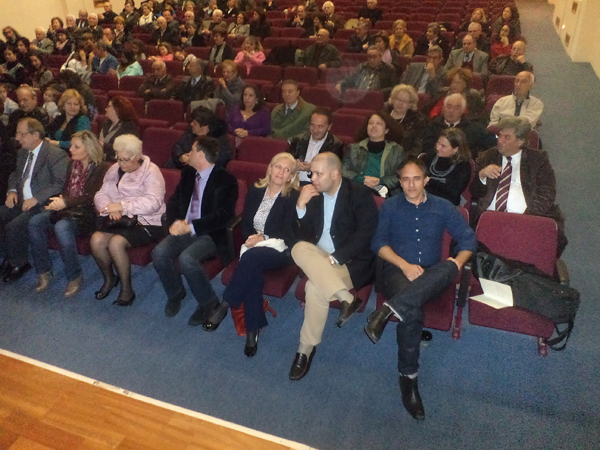 Έ&pi;&alpha;&iota;&nu;&omicron;&iota; &delta;ό&theta;&eta;&kappa;&alpha;&nu; &sigma;&epsilon; &mu;&alpha;&theta;&eta;&tau;έ&sigmaf; &tau;&eta;&sigmaf; &Gamma;&lambda;&upsilon;&phi;ά&delta;&alpha;&sigmaf; &mu;&epsilon; &kappa;&alpha;&tau;&alpha;&gamma;&omega;&gamma;ή &alpha;&pi;ό &tau;&eta;&nu; &Alpha;&rho;&kappa;&alpha;&delta;ί&alpha; (&epsilon;&iota;&kappa;ό&nu;&epsilon;&sigmaf;)