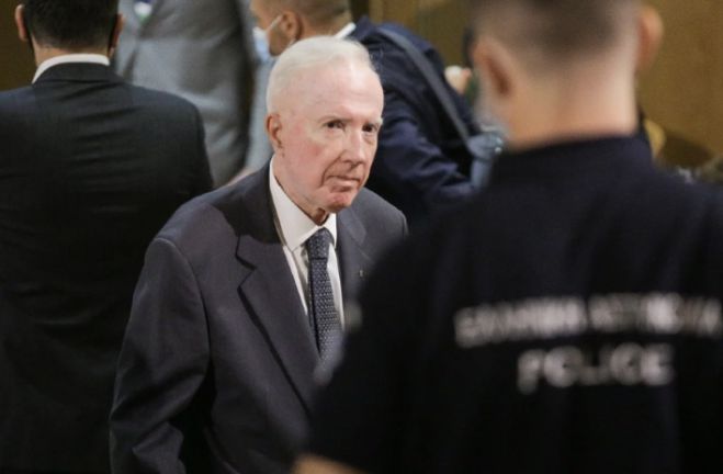&Delta;ί&kappa;&eta; &Chi;&rho;&upsilon;&sigma;ή&sigmaf; &Alpha;&upsilon;&gamma;ή&sigmaf;: &laquo;&Epsilon;&gamma;ώ &epsilon;ί&mu;&alpha;&iota; &kappa;&alpha;&iota; &nu;&alpha;&zeta;ί &kappa;&alpha;&iota; &phi;&alpha;&sigma;ί&sigma;&tau;&alpha;&sigmaf;&raquo; &delta;ή&lambda;&omega;&sigma;&epsilon; &omicron; &Kappa;&omega;&nu;&sigma;&tau;&alpha;&nu;&tau;ί&nu;&omicron;&sigmaf; &Pi;&lambda;&epsilon;ύ&rho;&eta;&sigmaf;