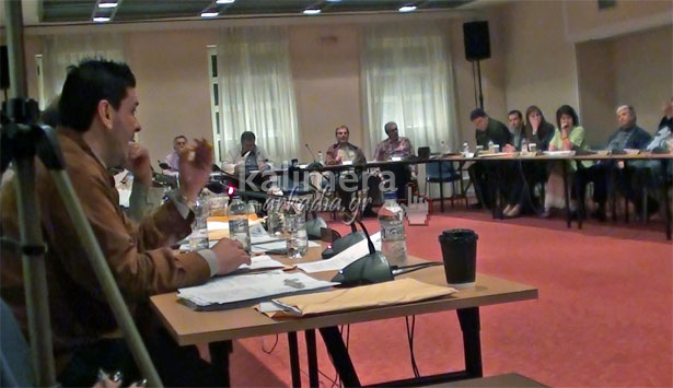 &Epsilon;&pi;ί&theta;&epsilon;&sigma;&eta; &Tau;&sigma;&iota;&alpha;&mu;&omicron;ύ&lambda;&omicron;&upsilon; &sigma;&tau;&eta; &delta;&eta;&mu;&omicron;&tau;&iota;&kappa;ή &alpha;&rho;&chi;ή: &laquo;&Sigma;&tau;&alpha; ό&rho;&iota;&alpha; &tau;&omicron;&upsilon; &sigma;&kappa;&alpha;&nu;&delta;ά&lambda;&omicron;&upsilon; &omicron;&iota; &sigma;&upsilon;&nu;&epsilon;&chi;&epsilon;ί&sigmaf; έ&kappa;&tau;&alpha;&kappa;&tau;&epsilon;&sigmaf; &omicron;&iota;&kappa;&omicron;&nu;&omicron;&mu;&iota;&kappa;έ&sigmaf; &epsilon;&pi;&iota;&tau;&rho;&omicron;&pi;έ&sigmaf;&raquo;!