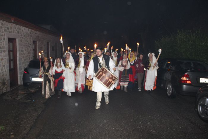 Το έθιμο των Λαμπαδηδρομιών αναβιώνει στη Δημητσάνα