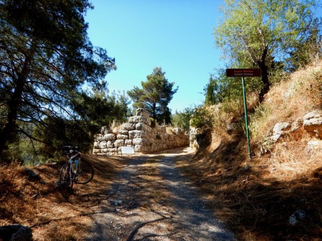 &Nu;&epsilon;&sigma;&tau;ά&nu;&eta; | &laquo;&Tau;&alpha; &mu;&nu;&eta;&mu;&epsilon;ί&alpha; &delta;&epsilon;&nu; έ&chi;&omicron;&upsilon;&nu; &phi;&omega;&nu;ή, έ&chi;&omicron;&upsilon;&nu; &mu;ό&nu;&omicron; &epsilon;&mu;ά&sigmaf;&raquo;