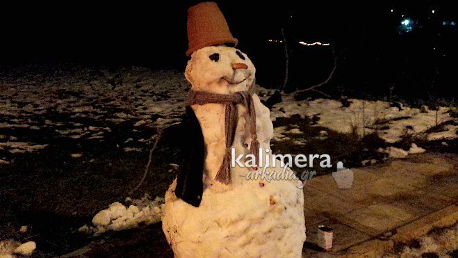 Ένας χιονάνθρωπος μάς … καλωσορίζει στο χωριό Κάψια!
