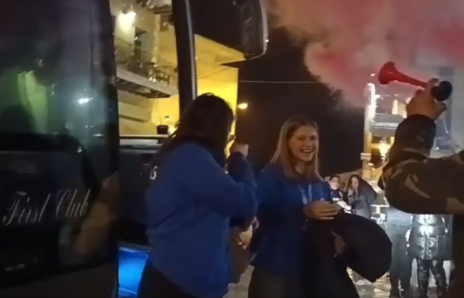 Η Δημητσάνα υποδέχθηκε με καπνογόνα τις πρωταθλήτριες του Παγκρατίου Αθλήματος! (vd)