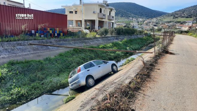 Αυτοκίνητο έπεσε σε αρδευτικό κανάλι του Αναβάλου (vd)