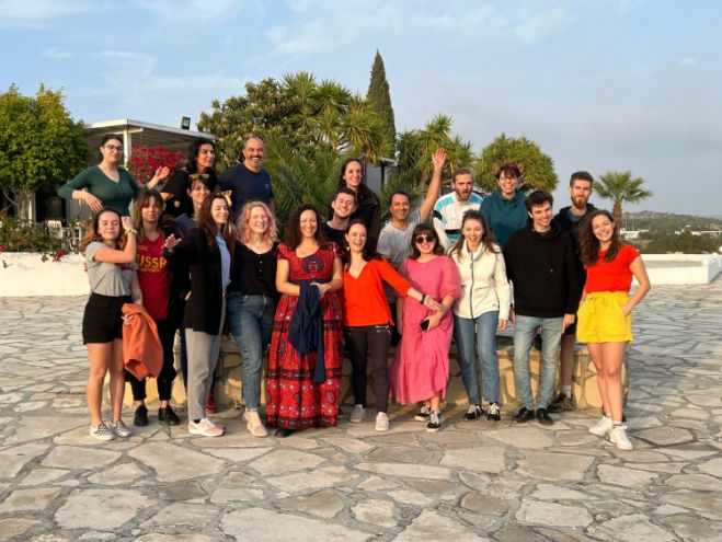 &Delta;ή&mu;&omicron;&sigmaf; &Tau;&rho;ί&pi;&omicron;&lambda;&eta;&sigmaf; &kappa;&alpha;&iota; &Pi;&omicron;&lambda;&iota;&tau;&iota;&sigma;&tau;&iota;&kappa;ό &Epsilon;&rho;&gamma;&alpha;&sigma;&tau;ή&rho;&iota;&omicron; &Alpha;&gamma;ί&omega;&nu; &Omicron;&mu;&omicron;&lambda;&omicron;&gamma;&eta;&tau;ώ&nu; - &epsilon;&tau;&alpha;ί&rho;&omicron;&iota; &sigma;&tau;&eta; &delta;&iota;&alpha;&chi;&epsilon;ί&rho;&iota;&sigma;&eta; &epsilon;&theta;&epsilon;&lambda;&omicron;&nu;&tau;ώ&nu;