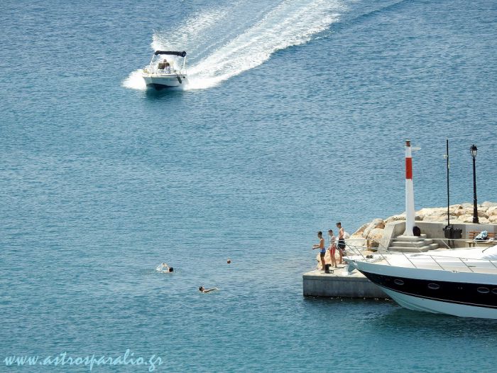 Επικίνδυνες βουτιές στο Παράλιο Άστρος ...