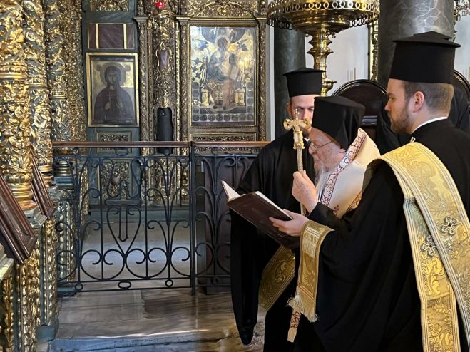 &Kappa;&omega;&nu;&sigma;&tau;&alpha;&nu;&tau;&iota;&nu;&omicron;ύ&pi;&omicron;&lambda;&eta; | &Pi;&alpha;&tau;&rho;&iota;&alpha;&rho;&chi;&iota;&kappa;ό &Tau;&rho;&iota;&sigma;ά&gamma;&iota;&omicron; &gamma;&iota;&alpha; &tau;&omicron;&nu; &mu;&alpha;&kappa;&alpha;&rho;&iota;&sigma;&tau;ό &Mu;&eta;&tau;&rho;&omicron;&pi;&omicron;&lambda;ί&tau;&eta; &Mu;&alpha;&nu;&tau;&iota;&nu;&epsilon;ί&alpha;&sigmaf; &kappa;&alpha;&iota; &Kappa;&upsilon;&nu;&omicron;&upsilon;&rho;ί&alpha;&sigmaf; (&epsilon;&iota;&kappa;ό&nu;&epsilon;&sigmaf;)