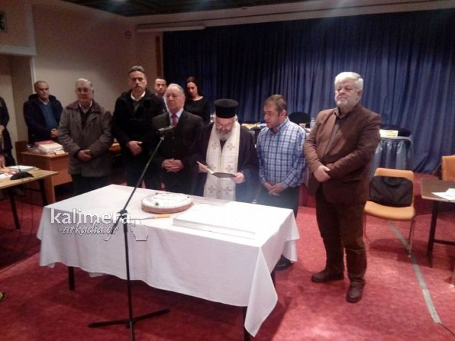 &Tau;&omicron; &Delta;&eta;&mu;&omicron;&tau;&iota;&kappa;ό &Sigma;&upsilon;&mu;&beta;&omicron;ύ&lambda;&iota;&omicron; &Tau;&rho;ί&pi;&omicron;&lambda;&eta;&sigmaf; έ&kappa;&omicron;&psi;&epsilon; &tau;&eta;&nu; &pi;ί&tau;&alpha; &tau;&omicron;&upsilon; &gamma;&iota;&alpha; &tau;&omicron; 2018 (vd)