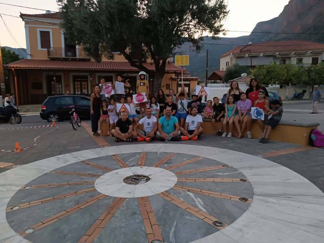 &Mu;&alpha;&theta;ή&mu;&alpha;&tau;&alpha; &sigma;&upsilon;&mu;&pi;&epsilon;&rho;&iota;&phi;&omicron;&rho;ά&sigmaf; &sigma;&tau;&omicron; &delta;&rho;ό&mu;&omicron; &alpha;&pi;ό &tau;&eta; &Mu;&omicron;&tau;&omicron;&pi;&alpha;&rho;έ&alpha; &Lambda;&epsilon;&omega;&nu;&iota;&delta;ί&omicron;&upsilon; &sigma;&epsilon; &pi;&alpha;&iota;&delta;&iota;ά (&epsilon;&iota;&kappa;ό&nu;&epsilon;&sigmaf;)