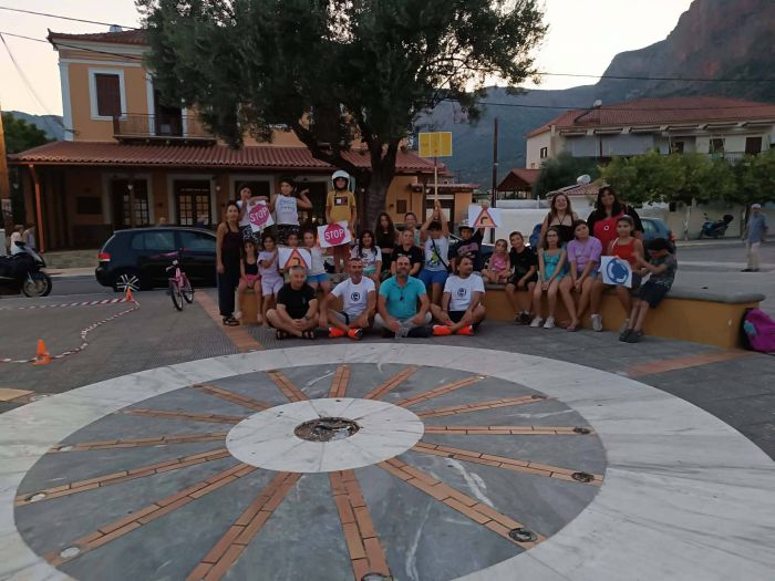 &Mu;&alpha;&theta;ή&mu;&alpha;&tau;&alpha; &sigma;&upsilon;&mu;&pi;&epsilon;&rho;&iota;&phi;&omicron;&rho;ά&sigmaf; &sigma;&tau;&omicron; &delta;&rho;ό&mu;&omicron; &alpha;&pi;ό &tau;&eta; &Mu;&omicron;&tau;&omicron;&pi;&alpha;&rho;έ&alpha; &Lambda;&epsilon;&omega;&nu;&iota;&delta;ί&omicron;&upsilon; &sigma;&epsilon; &pi;&alpha;&iota;&delta;&iota;ά (&epsilon;&iota;&kappa;ό&nu;&epsilon;&sigmaf;)