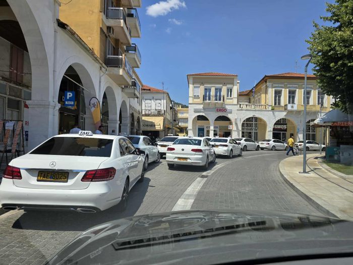 "Τα αποτελέσματα των αποφάσεών σας κ. Τζιούμη" | Η εικόνα του Σμυρνιώτη από την πλατεία Αγίου Βασιλείου