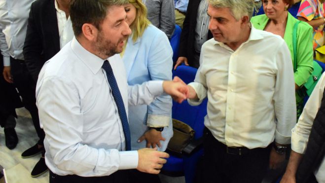 &Omicron; &Alpha;&nu;&delta;&rho;&omicron;&upsilon;&lambda;ά&kappa;&eta;&sigmaf; &delta;&iota;έ&gamma;&rho;&alpha;&psi;&epsilon; &tau;&omicron;&nu; &Kappa;&omega;&nu;&sigma;&tau;&alpha;&nu;&tau;&iota;&nu;ό&pi;&omicron;&upsilon;&lambda;&omicron; &alpha;&pi;ό &tau;&omicron; &Pi;&Alpha;&Sigma;&Omicron;&Kappa;! (vd)