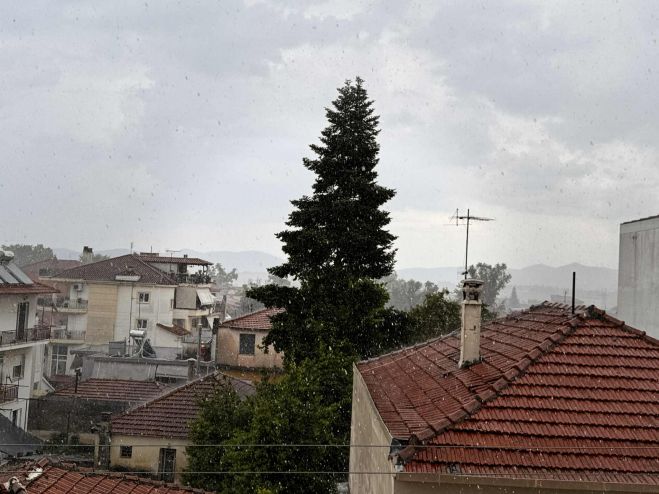 Ισχυρή χαλαζόπτωση μέσα στον Ιούνιο και με θερμοκρασίες πάνω από 30 βαθμούς στην Τρίπολη! (vd)