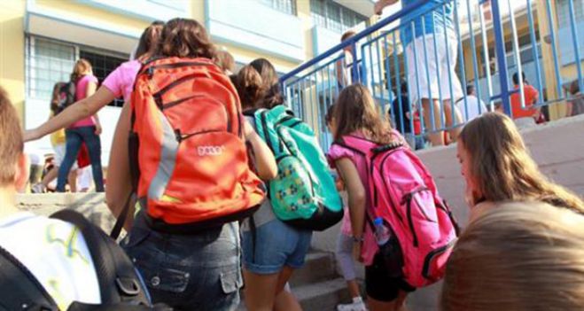 Μαθητές που κατοικούν στη Γορτυνία μεταφέρονται καθημερινά σε σχολεία της Ηλείας