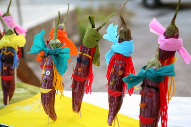 &Eta; ... &tau;&alpha;&xi;&iota;&delta;&iota;ά&rho;&iota;&kappa;&eta; &tau;&sigma;&alpha;&kappa;ώ&nu;&iota;&kappa;&eta; &mu;&epsilon;&lambda;&iota;&tau;&zeta;ά&nu;&alpha; &Lambda;&epsilon;&omega;&nu;&iota;&delta;ί&omicron;&upsilon;!