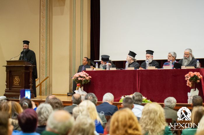 &ldquo;&Mu;&eta;&nu; &xi;&epsilon;&chi;ά&sigma;&epsilon;&iota;&sigmaf; &nu;&alpha; &alpha;&gamma;&alpha;&pi;ή&sigma;&epsilon;&iota;&sigmaf;&rdquo; &ndash; &Mu;&epsilon; &epsilon;&pi;&iota;&tau;&upsilon;&chi;ί&alpha; &pi;&alpha;&rho;&omicron;&upsilon;&sigma;&iota;ά&sigma;&theta;&eta;&kappa;&epsilon; &tau;&omicron; &beta;&iota;&beta;&lambda;ί&omicron; &tau;&omicron;&upsilon; &Alpha;&rho;&chi;&iota;&mu;&alpha;&nu;&delta;&rho;ί&tau;&eta; &Iota;&alpha;&kappa;ώ&beta;&omicron;&upsilon; &Kappa;&alpha;&nu;ά&kappa;&eta;