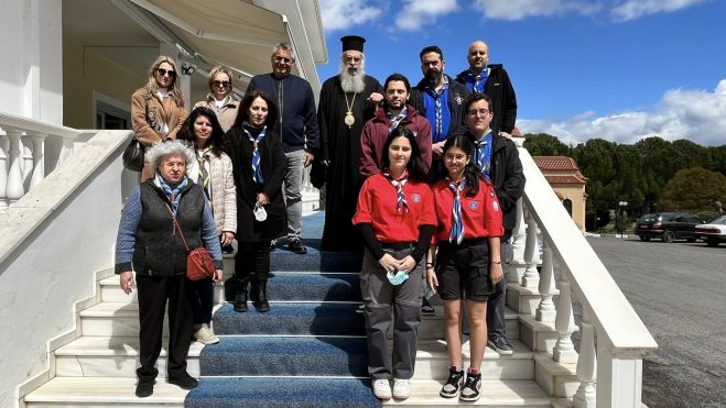 Δήμος Τρίπολης και Πρόσκοποι πρόσφεραν δώρα στους ηλικιωμένους του Δεκάζειου Γεροκομείου (vd)