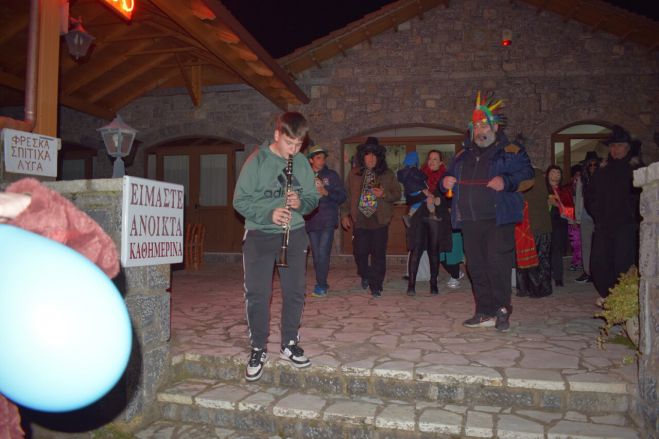 &Kappa;&alpha;&rho;&nu;&alpha;&beta;&alpha;&lambda;&iota;&kappa;ό&sigmaf; &pi;&epsilon;&rho;ί&pi;&alpha;&tau;&omicron;&sigmaf; &kappa;&alpha;&iota; &xi;&epsilon;&phi;ά&nu;&tau;&omega;&mu;&alpha; &sigma;&tau;&eta; &Beta;&lambda;&alpha;&chi;έ&rho;&nu;&alpha;! (&epsilon;&iota;&kappa;ό&nu;&epsilon;&sigmaf;)