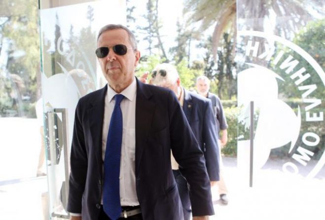 &Pi;&rho;ό&epsilon;&delta;&rho;&omicron;&sigmaf; &Epsilon;&Pi;&Omicron;: &laquo;&Delta;&epsilon;&nu; έ&pi;&rho;&epsilon;&pi;&epsilon; &nu;&alpha; &upsilon;&pi;ά&rho;&chi;&epsilon;&iota; &tau;&omicron; &Mu;&eta;&tau;&rho;ώ&omicron;, &alpha;&pi;&omicron;&lambda;&iota;&theta;ώ&mu;&alpha;&tau;&alpha; &tau;&omicron;&upsilon; '50&raquo;