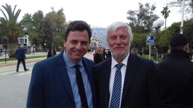 &Gamma;&iota;&alpha; "&kappa;&alpha;&rho;&alpha;&nu;&tau;ί&nu;&alpha;" &sigma;&tau;&omicron; &phi;&upsilon;&sigma;&iota;&kappa;ό &alpha;έ&rho;&iota;&omicron; &tau;&eta;&sigmaf; &Pi;&epsilon;&lambda;&omicron;&pi;&omicron;&nu;&nu;ή&sigma;&omicron;&upsilon; &mu;&iota;&lambda;ά &omicron; &Pi;&epsilon;&tau;&rho;ί&tau;&sigma;&eta;&sigmaf;