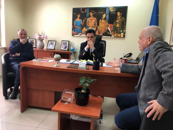 &Sigma;&tau;&eta; &Delta;&Epsilon;&Upsilon;&Alpha;&Tau; &omicron; &Pi;&alpha;&pi;&alpha;&eta;&lambda;&iota;&omicron;ύ: "&Mu;&epsilon; &tau;&eta;&nu; &pi;&omicron;&lambda;&iota;&tau;&iota;&kappa;ή &tau;&eta;&sigmaf; &kappa;&upsilon;&beta;έ&rho;&nu;&eta;&sigma;&eta;&sigmaf; &tau;&eta;&sigmaf; &Nu;&Delta; &tau;&omicron;&upsilon; &laquo;&sigma;&upsilon;&sigma;&tau;ή&mu;&alpha;&tau;&omicron;&sigmaf; &Mu;&eta;&tau;&sigma;&omicron;&tau;ά&kappa;&eta;&raquo; &theta;&alpha; &pi;&omicron;ύ&mu;&epsilon; &tau;&omicron; &laquo;&nu;&epsilon;&rho;ό &nu;&epsilon;&rho;ά&kappa;&iota;&raquo;" (vd)