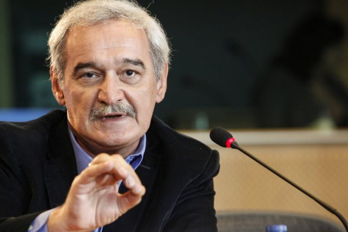 &Chi;&omicron;&upsilon;&nu;&tau;ή&sigmaf;: &laquo;&Nu;&alpha; &sigma;&tau;&alpha;&mu;&alpha;&tau;ή&sigma;&epsilon;&iota; &eta; &kappa;&omicron;&rho;&omicron;ϊ&delta;ί&alpha; &mu;&epsilon; &tau;&alpha; &mu;&epsilon;&rho;ί&sigma;&mu;&alpha;&tau;&alpha;-&epsilon;&lambda;&epsilon;&eta;&mu;&omicron;&sigma;ύ&nu;&eta;&raquo;