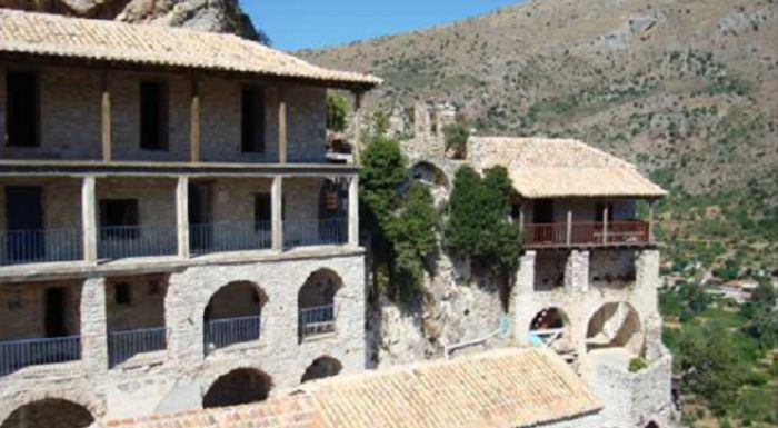 &Tau;&omicron; 1&omicron; &Sigma;&upsilon;&nu;έ&delta;&rho;&iota;&omicron; &tau;&eta;&sigmaf; &Omicron;&rho;&theta;&omicron;&delta;&omicron;&xi;ί&alpha;&sigmaf; &tau;&omicron;&upsilon; &Epsilon;&lambda;&lambda;&eta;&nu;&iota;&sigma;&mu;&omicron;ύ &sigma;&tau;&eta;&nu; &Tau;&rho;ί&pi;&omicron;&lambda;&eta;