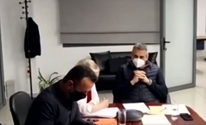 Live &tau;&omicron; &Delta;&eta;&mu;&omicron;&tau;&iota;&kappa;ό &Sigma;&upsilon;&mu;&beta;&omicron;ύ&lambda;&iota;&omicron; &Tau;&rho;ί&pi;&omicron;&lambda;&eta;&sigmaf;