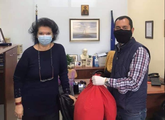 &Mu;&epsilon;&gamma;ά&lambda;&eta; &delta;&omega;&rho;&epsilon;ά &alpha;&pi;ό &tau;&omicron;&nu; &Gamma;&omicron;&rho;&tau;ύ&nu;&iota;&omicron; &epsilon;&pi;&iota;&chi;&epsilon;&iota;&rho;&eta;&mu;&alpha;&tau;ί&alpha; &Beta;. &Pi;έ&tau;&sigma;&alpha; &sigma;&tau;&omicron; &Nu;&omicron;&sigma;&omicron;&kappa;&omicron;&mu;&epsilon;ί&omicron; &Kappa;&omicron;&mu;&omicron;&tau;&eta;&nu;ή&sigmaf;