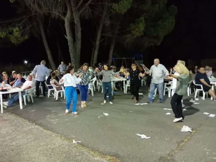 &Tau;&omicron; &Alpha;&nu;&tau;ά&mu;&omega;&mu;&alpha; &sigma;&tau;&eta; &Zeta;ώ&nu;&eta; &Mu;&epsilon;&gamma;&alpha;&lambda;ό&pi;&omicron;&lambda;&eta;&sigmaf; (&epsilon;&iota;&kappa;ό&nu;&epsilon;&sigmaf;)
