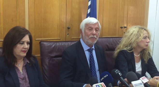 Τατούλης: &quot;Δεν ζήτησα ποτέ χρίσματα&quot; - Φουλ επίθεση σε Μητσοτάκη: &quot;Θέλει περιφερειάρχες ... πειθήνια όργανα&quot;! (vd)