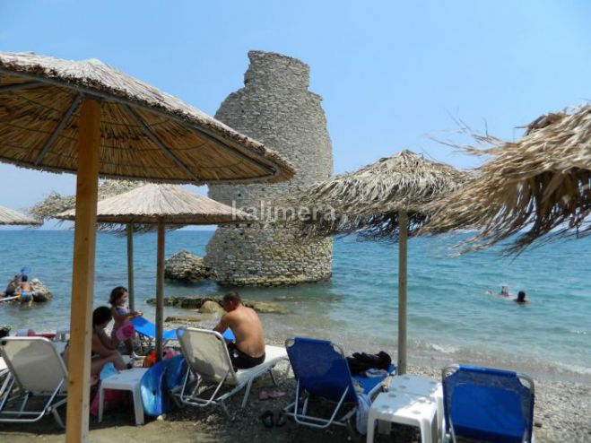 Κυνουρία: Η  παραλία με τον ανεμόμυλο μέσα στη θάλασσα! (εικόνες)