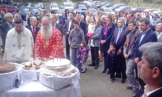 Αρτοκλασία στο εκκλησάκι του Αγίου Γεωργίου στο Αρχαίο Θέατρο Μεγαλόπολης (εικόνες)