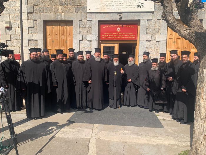 &Tau;&rho;ί&pi;&omicron;&lambda;&eta; | &Xi;&epsilon;&kappa;ί&nu;&eta;&sigma;&epsilon; &epsilon;&pi;&iota;&mu;&omicron;&rho;&phi;&omega;&tau;&iota;&kappa;ό &pi;&rho;ό&gamma;&rho;&alpha;&mu;&mu;&alpha; &sigma;&tau;&eta;&nu; &Mu;&eta;&tau;&rho;ό&pi;&omicron;&lambda;&eta; &Mu;&alpha;&nu;&tau;&iota;&nu;&epsilon;ί&alpha;&sigmaf; &kappa;&alpha;&iota; &Kappa;&upsilon;&nu;&omicron;&upsilon;&rho;ί&alpha;&sigmaf; (&epsilon;&iota;&kappa;ό&nu;&epsilon;&sigmaf;)