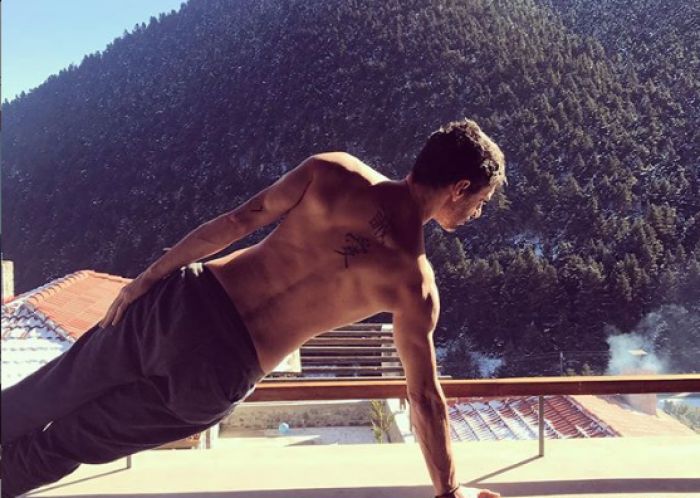 &Eta; &epsilon;&nu;&tau;&upsilon;&pi;&omega;&sigma;&iota;&alpha;&kappa;ή &phi;&omega;&tau;&omicron;&gamma;&rho;&alpha;&phi;ί&alpha; &tau;&omicron;&upsilon; &Gamma;&iota;ώ&rho;&gamma;&omicron;&upsilon; &Chi;&rho;&alpha;&nu;&iota;ώ&tau;&eta; &mu;&epsilon; &phi;ό&nu;&tau;&omicron; &tau;&omicron; &Mu;&alpha;ί&nu;&alpha;&lambda;&omicron;!